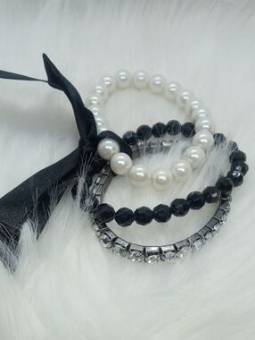 ELEGANT TRIPLE STRAND BRACELET